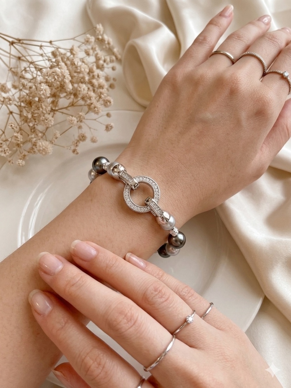 Elegant French Gray Simulated Pearl Light Luxury Beaded Bracelet